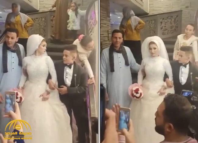 بدا أنه طفل وكان أقصر من العروس.. شاهد: حفل زفاف أصغر عريس في مصر يثير الجدل!