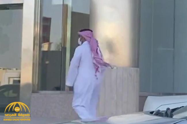 شاهد .. لحظة وصول "خالد البلطان" إلى مقر الاتحاد السعودي للاستجواب من قبل لجنة الانضباط