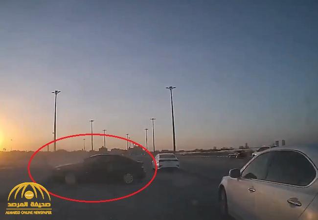 شاهد .. فيديو "داش كام " لسائق يفقد السيطرة على مركبته بسبب "الأسفلت المكشوط"