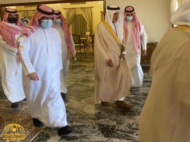 بالصور.. الأمير خالد الفيصل يعزي خاله الأمير عبدالله بن تركي في وفاة الأميرة "دنا"