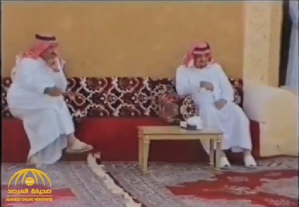 شاهد: فيديو نادر للملك فهد وبجانبه الملك سلمان في العاذرية.. والكشف عن مناسبة وتاريخ التقاطه!