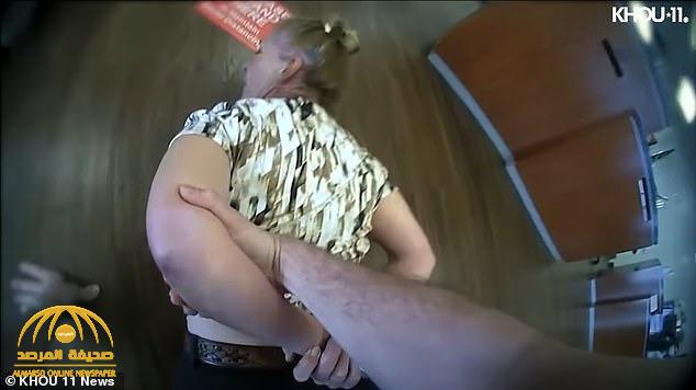 شاهد: شرطي أمريكي يعتدي على امرأة "ستينية" ويقيدها بالأصفاد !