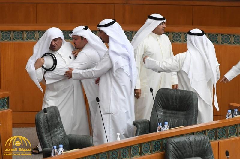 "ما فيكم رجال" .. شاهد: "هوشة " بين عدد من النواب داخل مجلس الأمة الكويتي