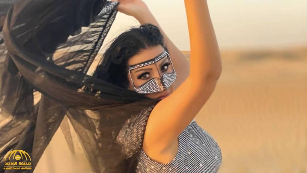شاهد.. الممثلة المصرية "سمية الخشاب" بإطلالة خليجية في صحراء الرياض