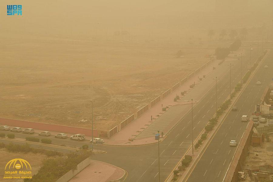 أول تحذير من الأرصاد بشأن موجة الغبار  والأتربة الشديدة  التي تجتاح مدينة جدة (صور)