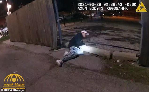 شاهد : شرطي أمريكي يطلق النار على شاب ويرديه قتيلاً بعدما حاول الهرب في شيكاغو