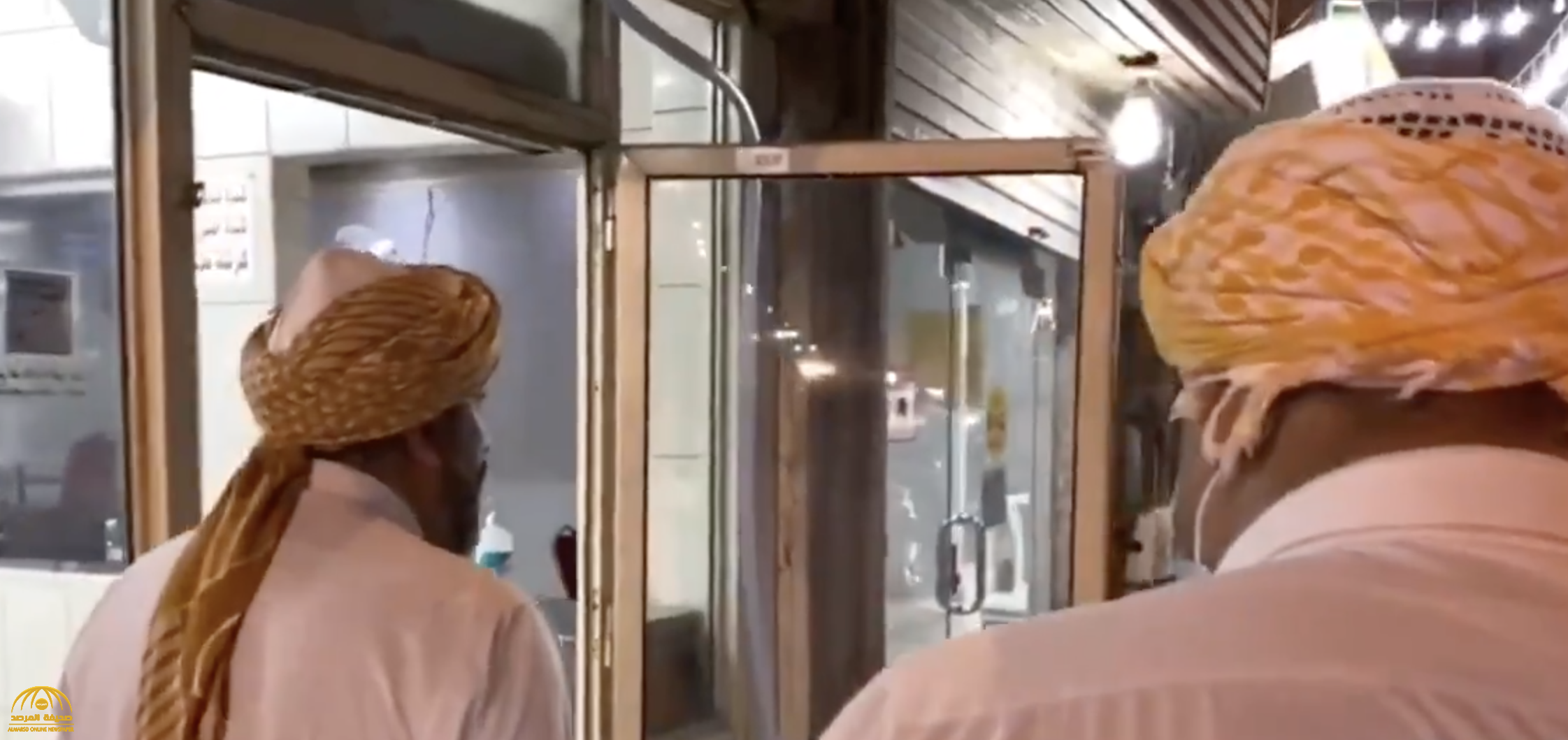 شاهد.. صدفة تقود شقيقان لافتتاح مطعم طبخ الكبدة "الحاشي" وجبة العشاء الشعبية في مكة