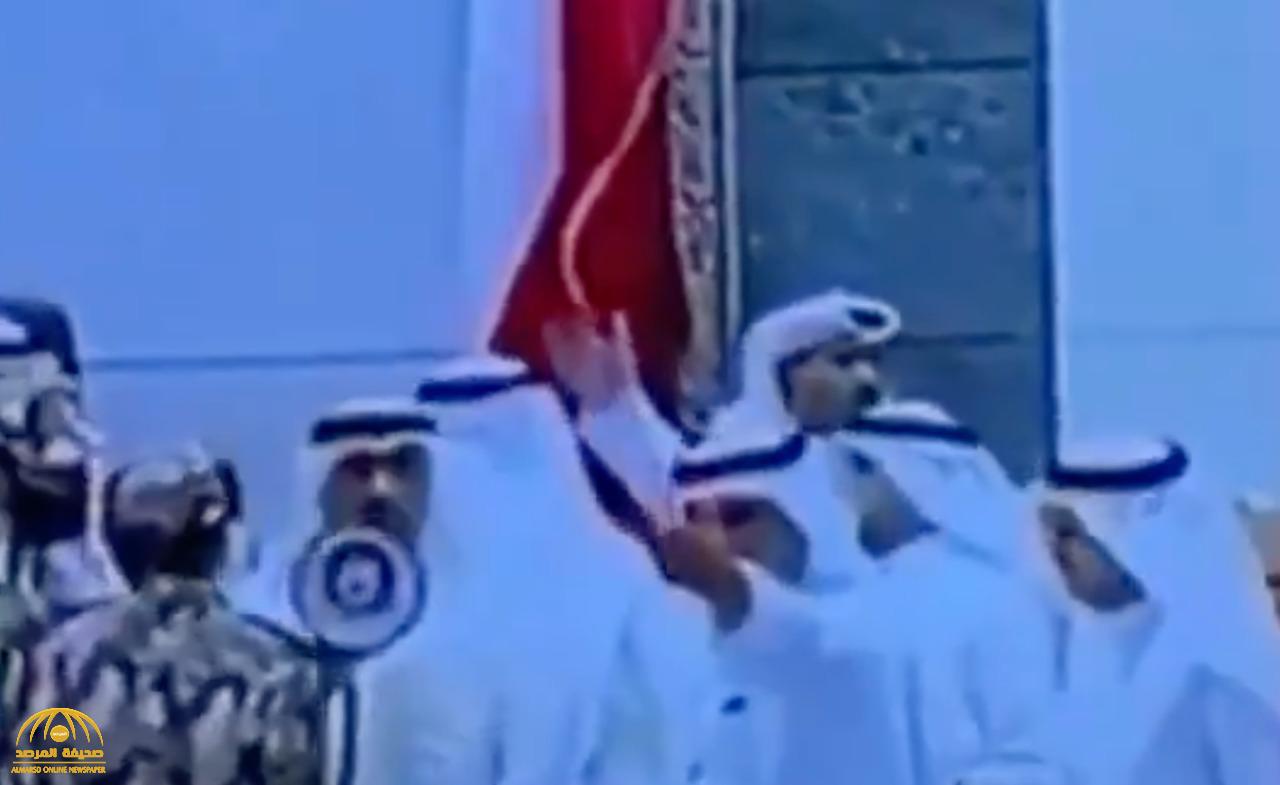 شاهد: فوضى داخل مجلس الأمة الكويتي.. ونائب يحمل "ميكروفون" ويهتف: "هذا غلط"