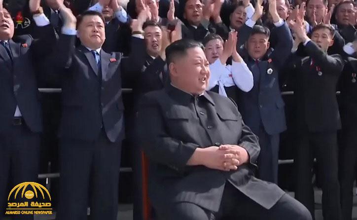 دون كمامات ولا تباعد..  شاهد : كيم جونغ يلتقط صورة جماعية مع آلاف الكوريين الشماليين
