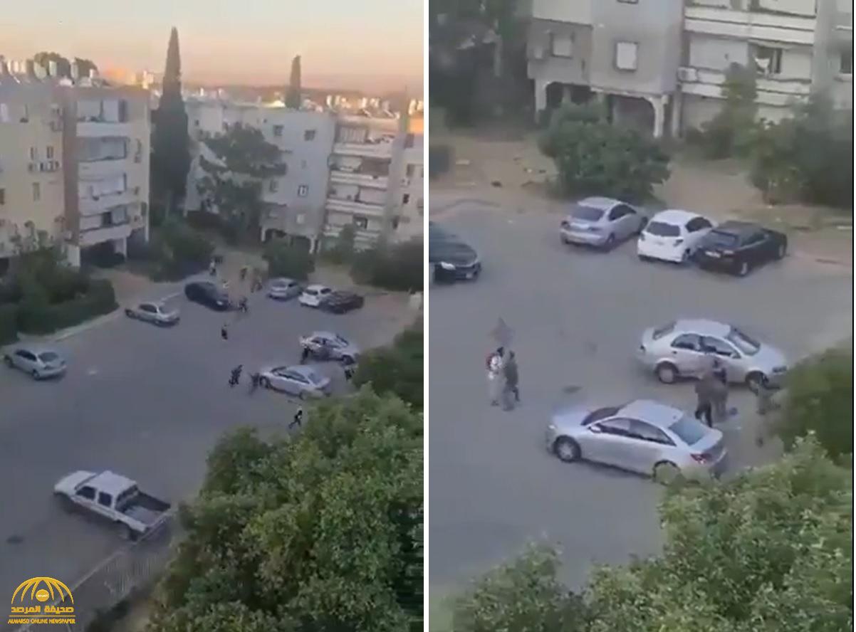 فلسطيني يطلق النار على مجموعة من الإسرائيليين ويصيب أحدهم بمدينة اللد (فيديو)