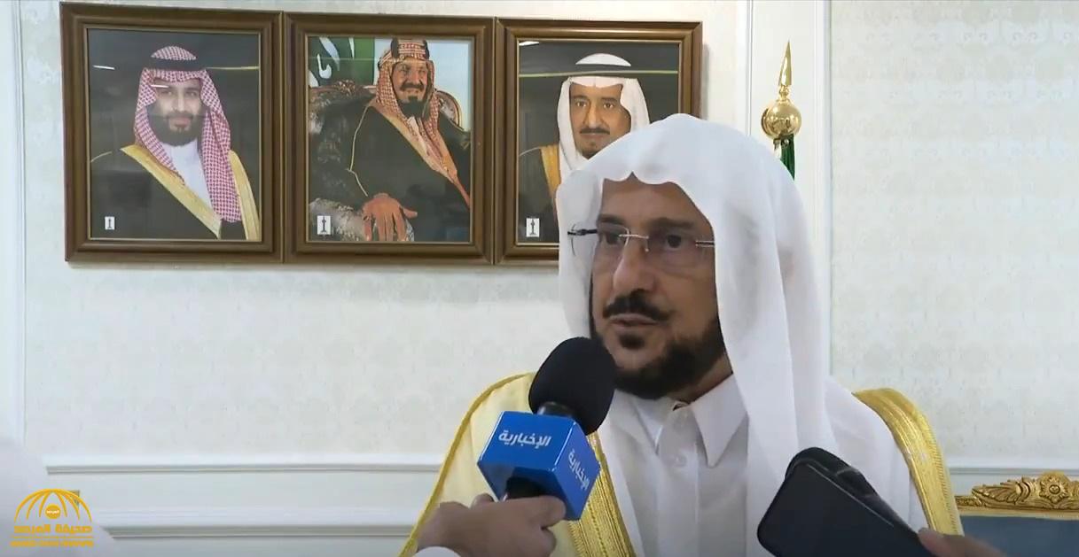 بالفيديو: وزير الشؤون الإسلامية: مكبرات الصوت تسبب أذية للناس.. ومنْ لديه رغبة في الصلاة لا يتأخر 