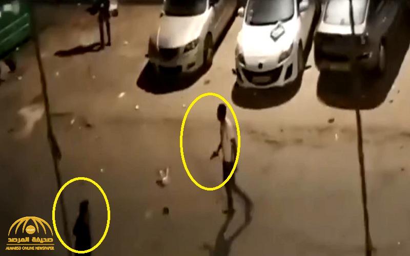 شاهد: إسرائيليون مسلحون يجوبون الشوارع في مدينة اللد