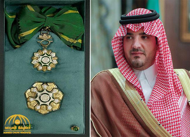 "خادم الحرمين" يُكرّم "وزير الداخلية" بوشاح الملك عبدالعزيز- صورة