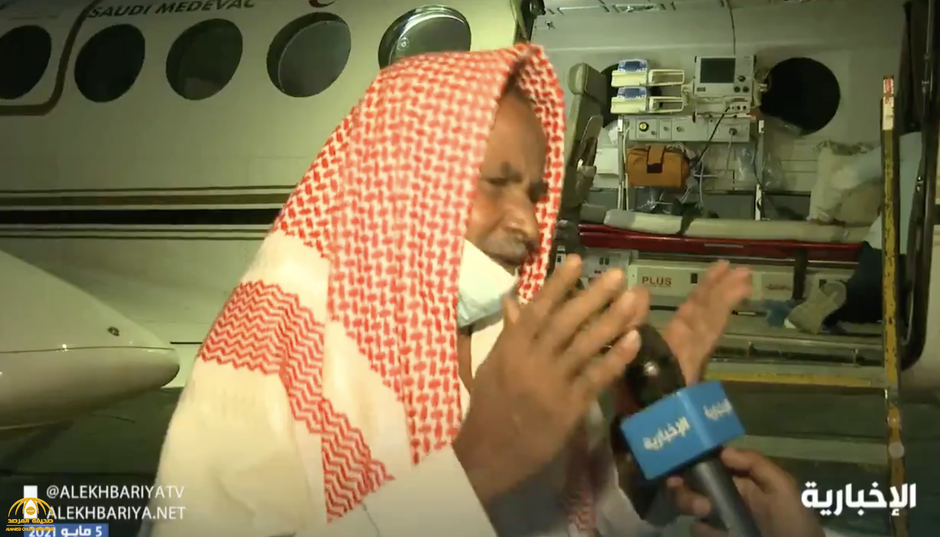بالفيديو.. أول تعليق من والدة وجد التوأم السيامي اليمني عقب وصولهم الرياض