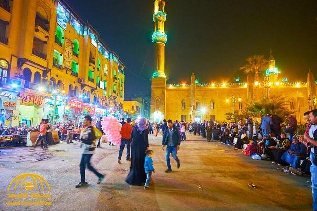 مصر تعلن إغلاق المحلات والمراكز التجارية والمقاهي للحد من انتشار كورونا