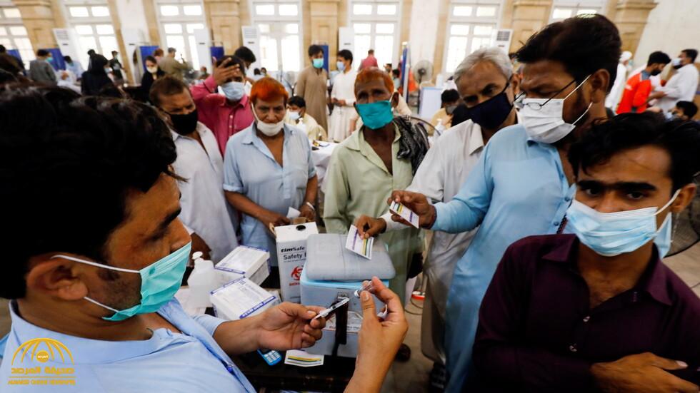 ولاية باكستانية تفرض "عقوبة غريبة" على رافضي التطعيم ضد كورونا !