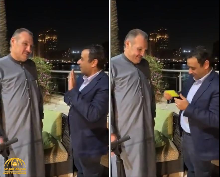 بالفيديو: حكم مصري يقدم هدية غير متوقعة لسفير المملكة بالقاهرة.. شاهد: ردة فعل الأخير