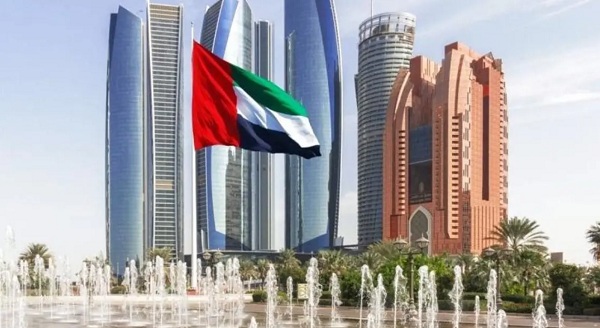 "الإمارات" تعلن عن تعديلات جديدة بشأن رسوم تأشيرات الإقامة والسياحة