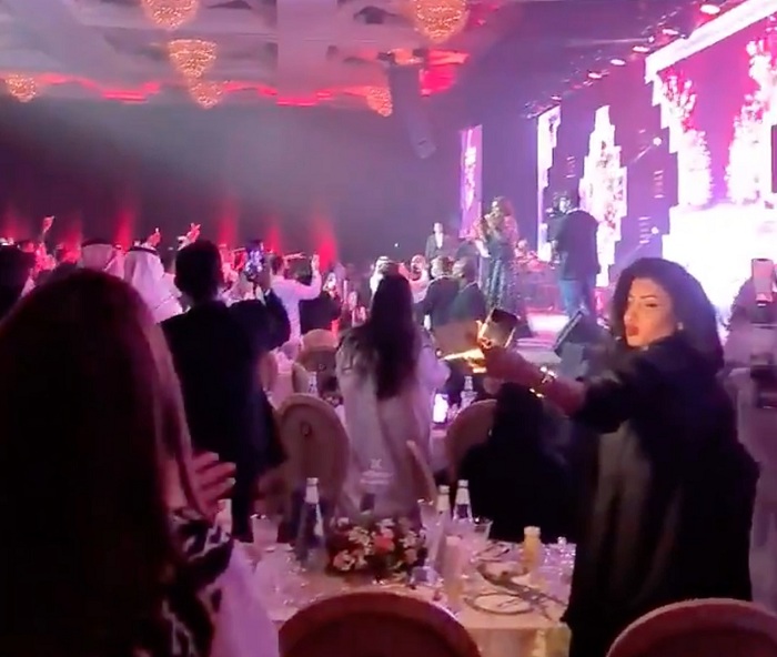 شاهد.. إليسا تحيي حفلا غنائيا في  الرياض وتفاعل قوي من الجمهور