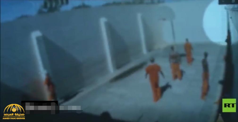 شاهد.. كاميرات المراقبة ترصد لحظة هروب سجين في أمريكا