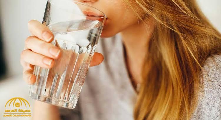 وداعاً الأسطورة الشائعة حول شرب الماء.. والكشف عن مرض خطير لمن يشرب أكثر من لترين يومياً!