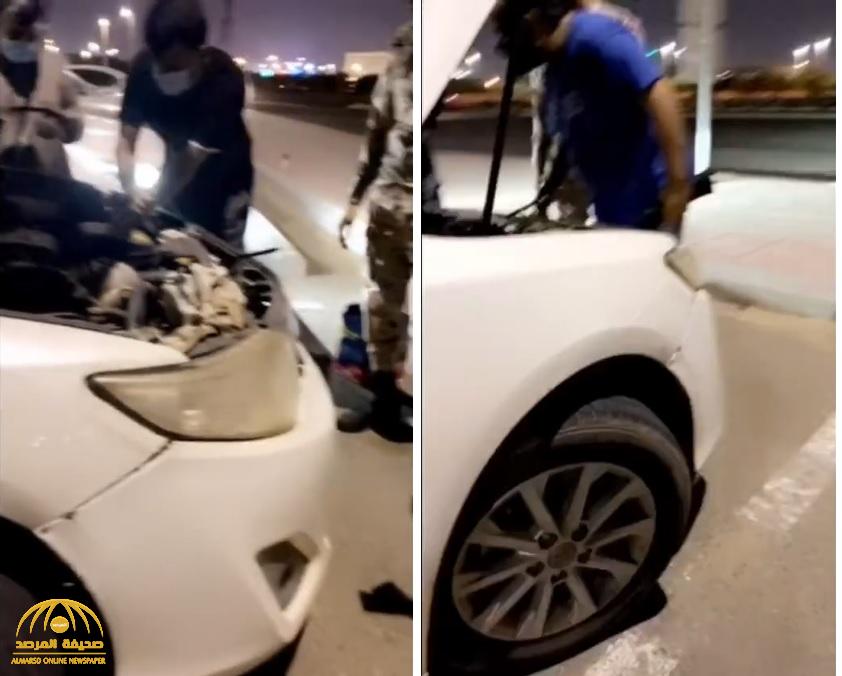 شاهد.. ردة فعل مفاجئة من شباب سعوديين بعدما تعطلت سيارة فتاة بالطريق ليلاً