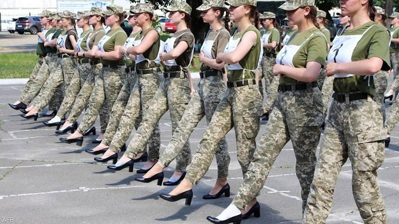 شاهد.. صور "جيش الكعب العالي" تثير ضجة في أوكرانيا
