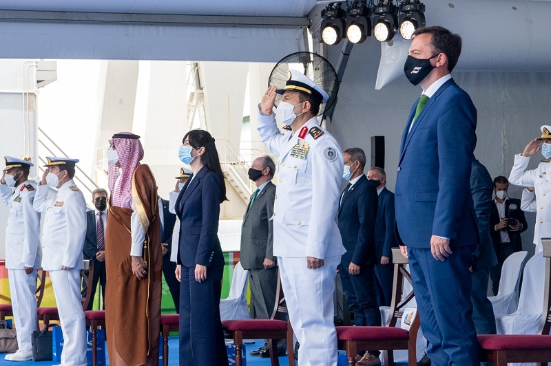 شاهد.. قائد القوات البحرية الملكية السعودية يرعى مراسم تعويم سفينة جلالة الملك "جازان" بأسبانيا