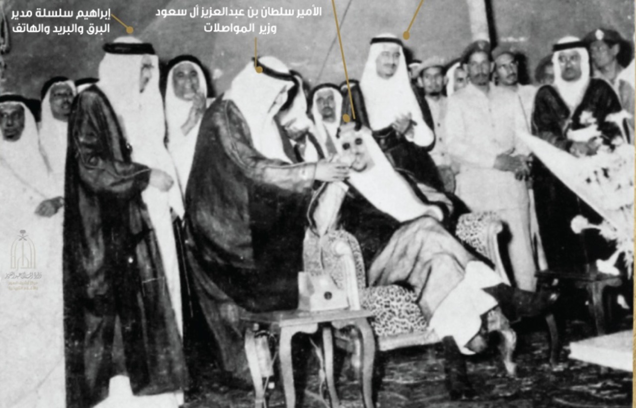 شاهد: صورة نادرة لخادم الحرمين والملك سعود.. والكشف عن مناسبتها وتاريخها