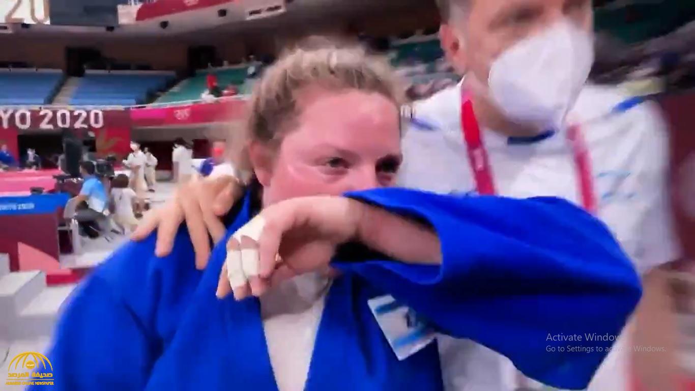شاهد.. لاعبة الجودو الإسرائيلية تبكي بشدة بعد خسارتها أمام منافستها اليابانية