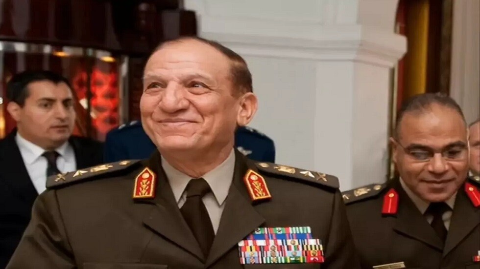 مصادر تحسم الجدل بشأن مذكرات "سامي عنان" وإفشاء أسرار الجيش المصري