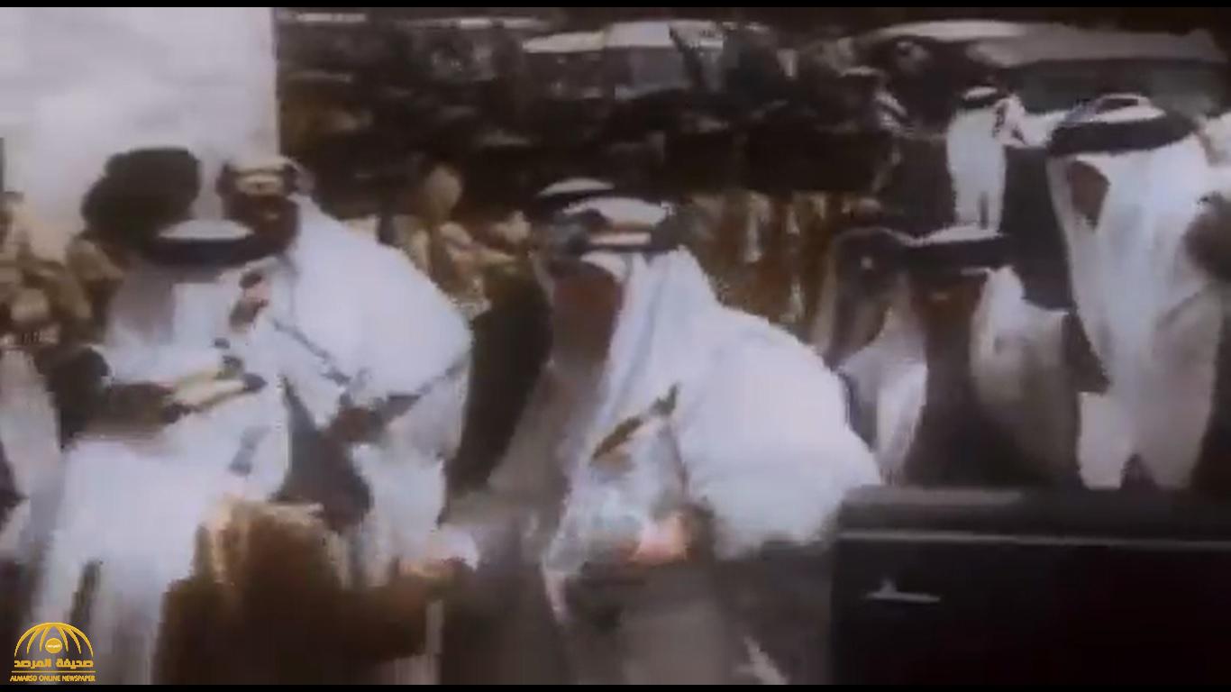 شاهد.. فيديو نادر للملك عبدالعزيز أثناء طوافه بالكعبة .. والكشف عن تاريخه