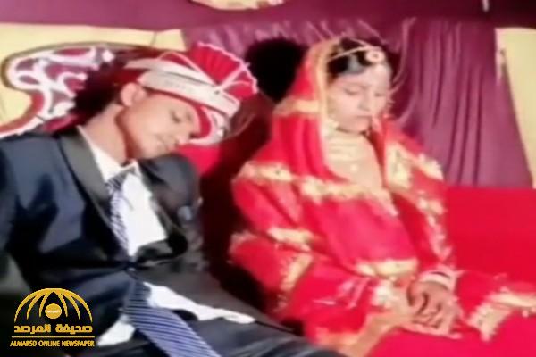 عريس هندي يغرق في النوم على "الكوشة" بحفل زفافه.. شاهد: ردة فعل العروس!