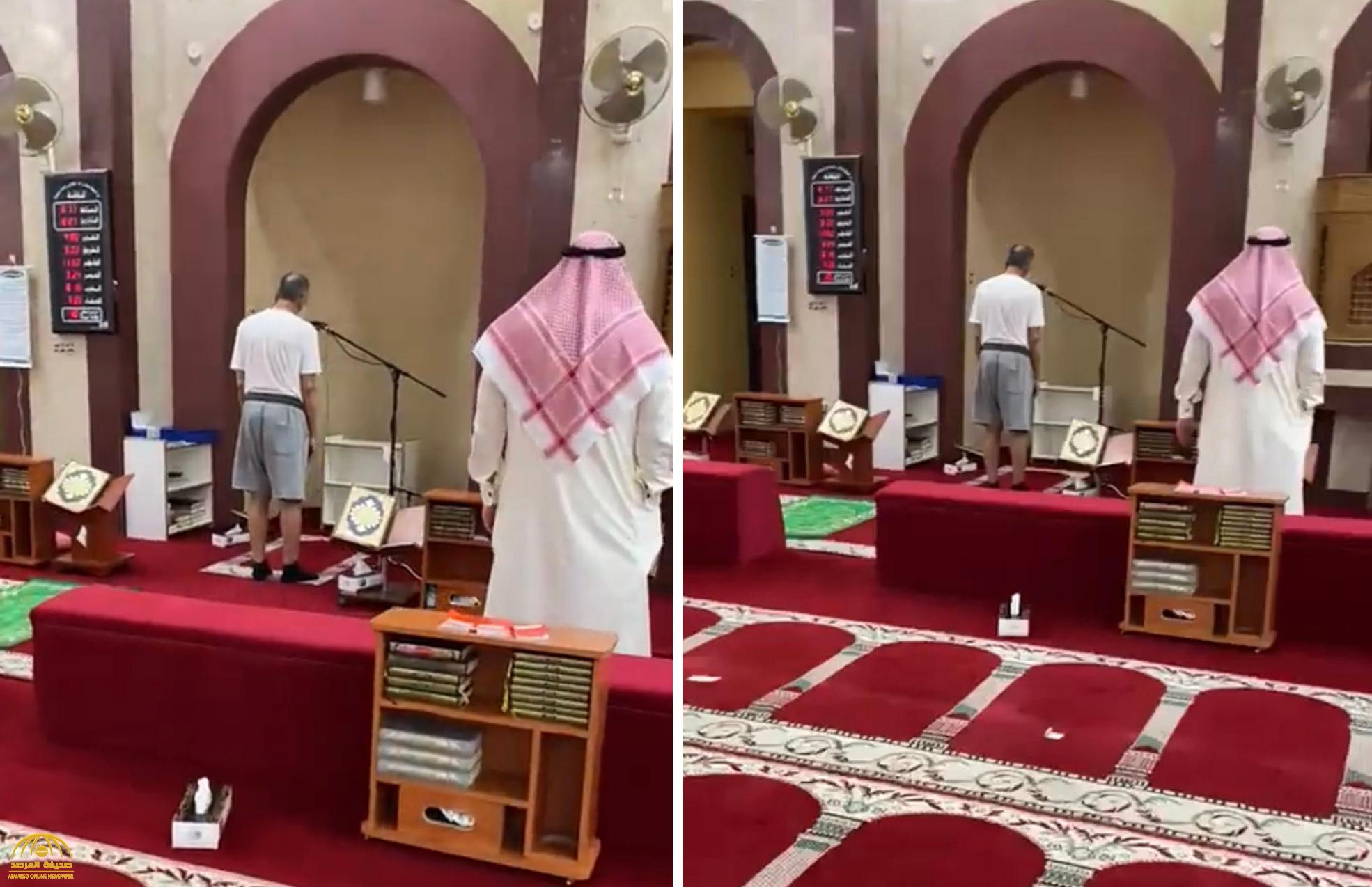 شاهد.. مؤذن مسجد يرفع الأذان وهو يرتدي "شورت"!