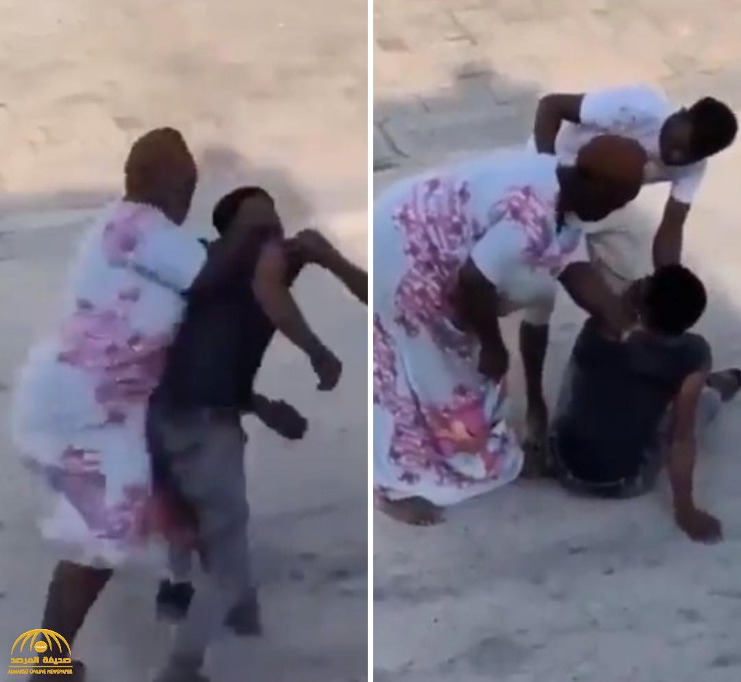 "لماذا تلمسني؟"..  شاهد: امرأة "ضخمة" تقبض على شاب بعد تحرشه بها وسط شارع عام