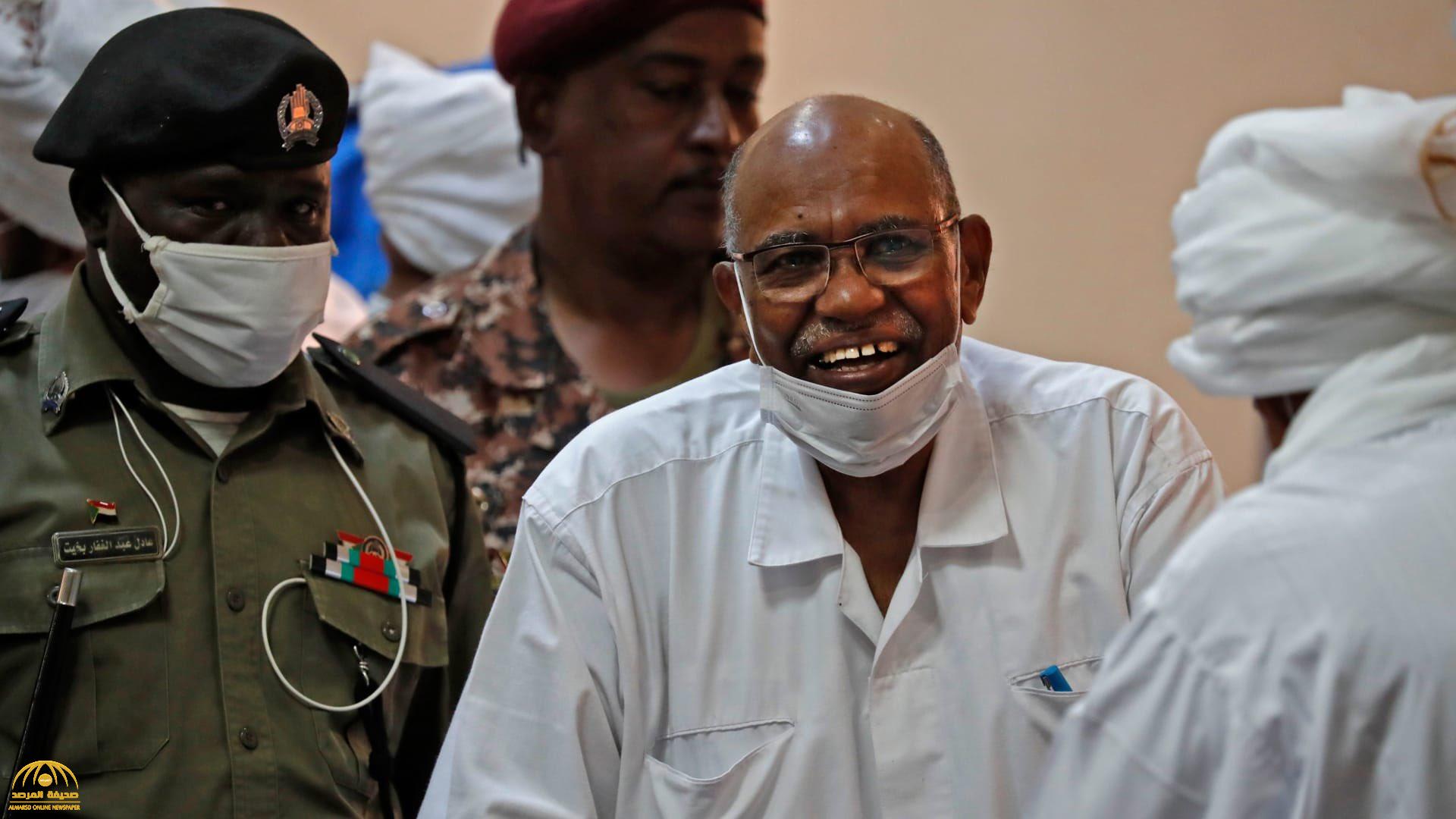 السودان يقرر تسليم عمر البشير ومطلوبين آخرين في ملف دارفور لـ"المحكمة الجنائية الدولية"
