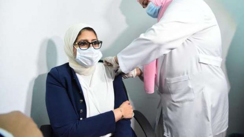 مصر.. توقيع عقوبات على رافضي تلقي اللقاحات ضد كورونا