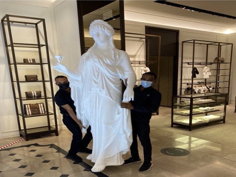 شاهد.. "تمثال" إله الحب يثير جدلا في الكويت!