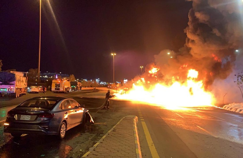 "الدفاع المدني" يكشف حصيلة حادث حريق ناقلة المواد البترولية على طريق "جدة - مكة" السريع
