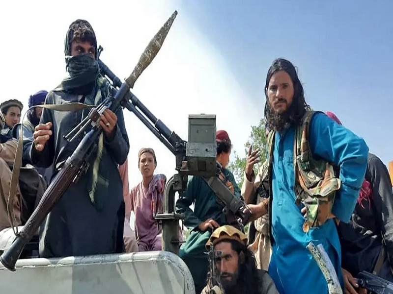 طالبان: سنحترم حقوق المرأة ونسمح بعملها بشرط !