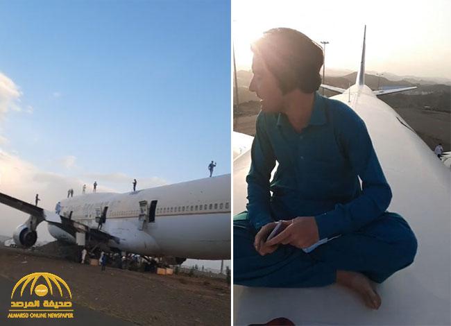 شاهد.. شبان أفغان يتسلقون على أجنحة طائرة سعودية في "مطار كابل"