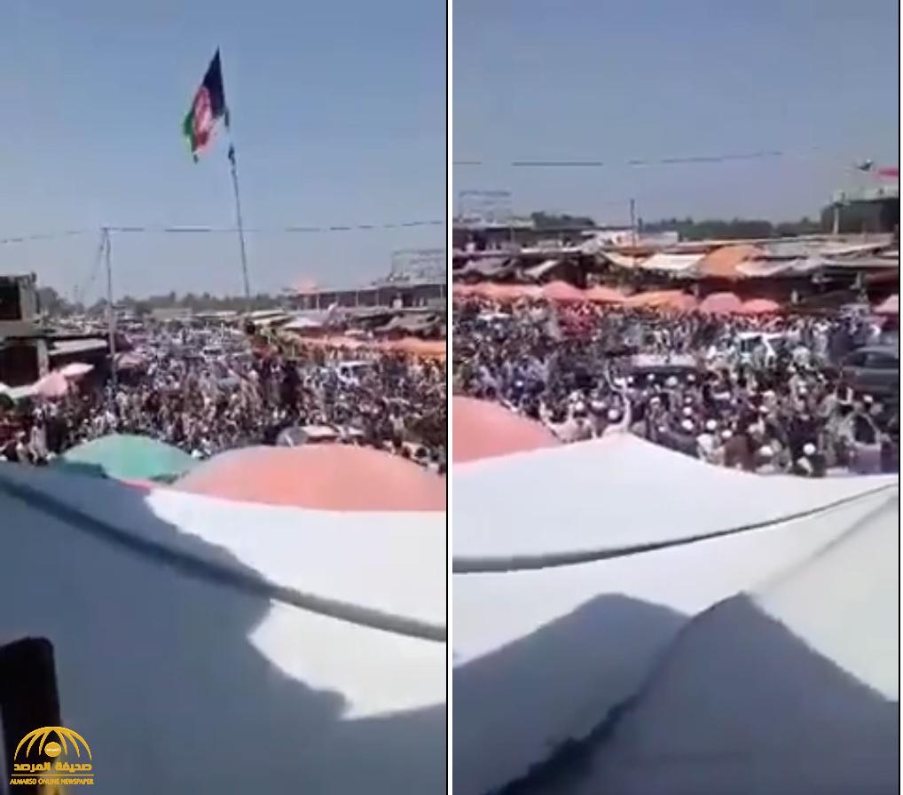 منظر مهيب .. شاهد: آلاف الأفغانيين يحتشدون بجلال آباد حاملين العلم الوطني في وجه طالبان