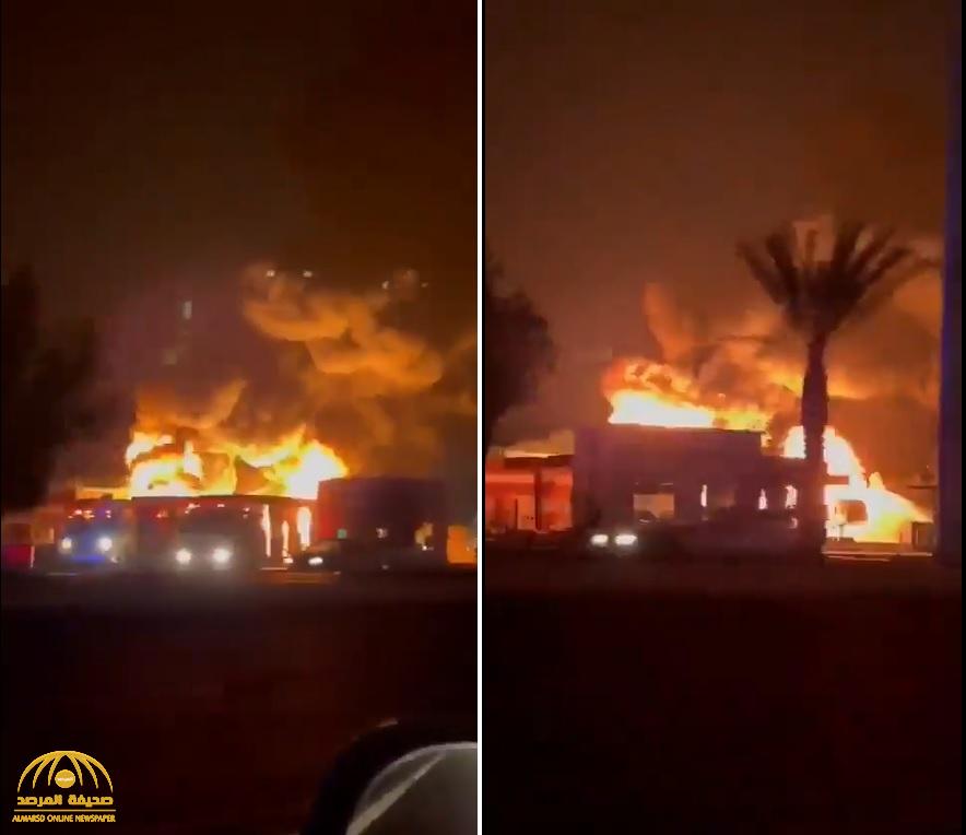 شاهد.. حريق ضخم بمحطة وقود في تبوك بعد انفجار شاحنة محملة بـ"الديزل"