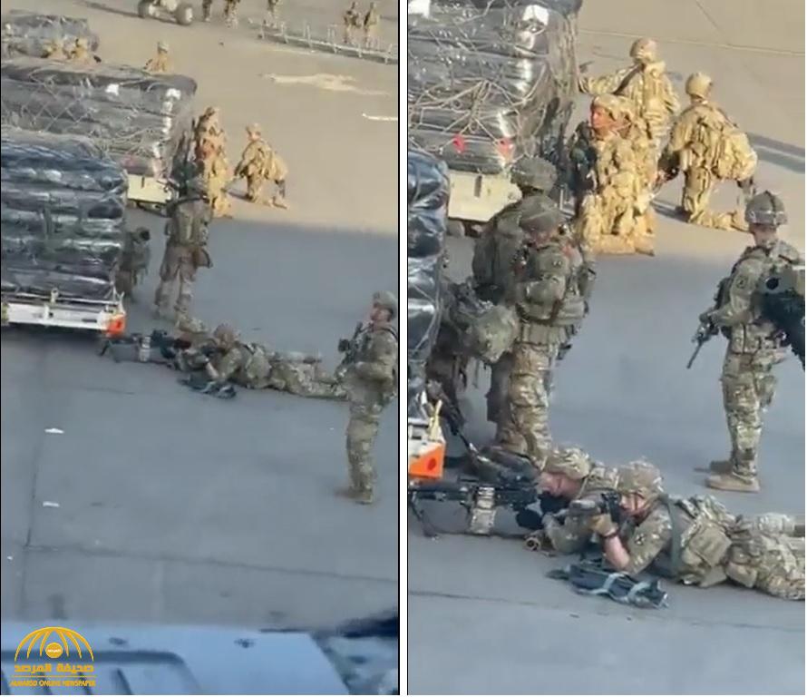 فيديو من زاوية جديدة.. شاهد: جنود الجيش الأمريكي لحظة تصويب أسلحتهم على المدنيين الأفغان في مطار كابل