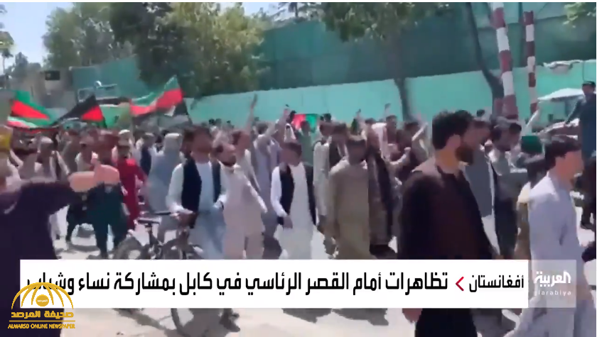 شاهد.. مظاهرات أمام القصر الرئاسي في "كابل" بمشاركة النساء ضد مسلحي طالبان