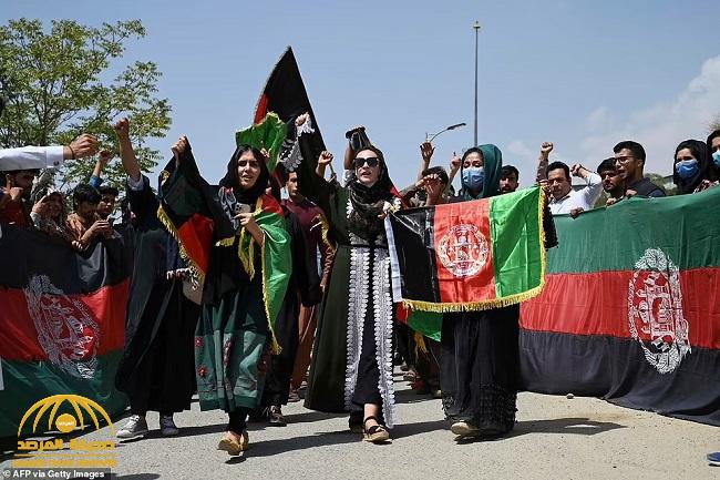 شاهد: ماذا فعلت أفغانيات أمام عناصر طالبان في عيد الاستقلال!