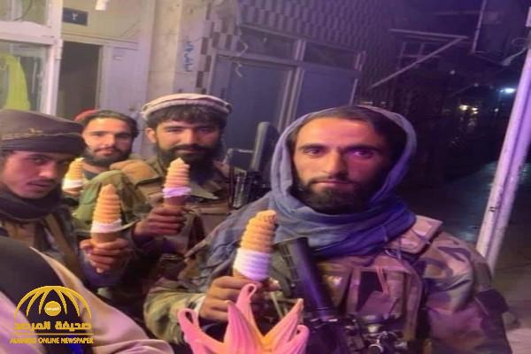 بعد الملاهي.. شاهد: عناصر طالبان يتناولون الآيس كريم في كابل