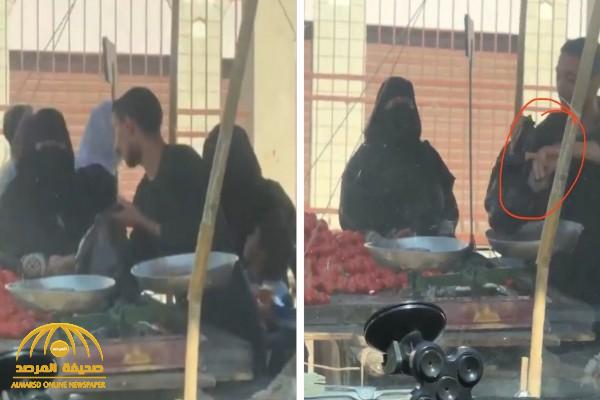 شاهد: بائع خضار مصري يلجأ لحيلة للغش في الميزان
