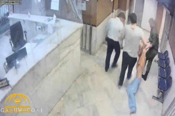شاهد: فيديو مسرب لتعذيب وضرب المعتقلين بطريقة وحشية داخل سجن في إيران
