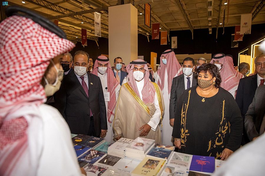 تحت رعاية خادم الحرمين .. بالصور: وزير الثقافة يدشن معرض الرياض الدولي للكتاب 2021